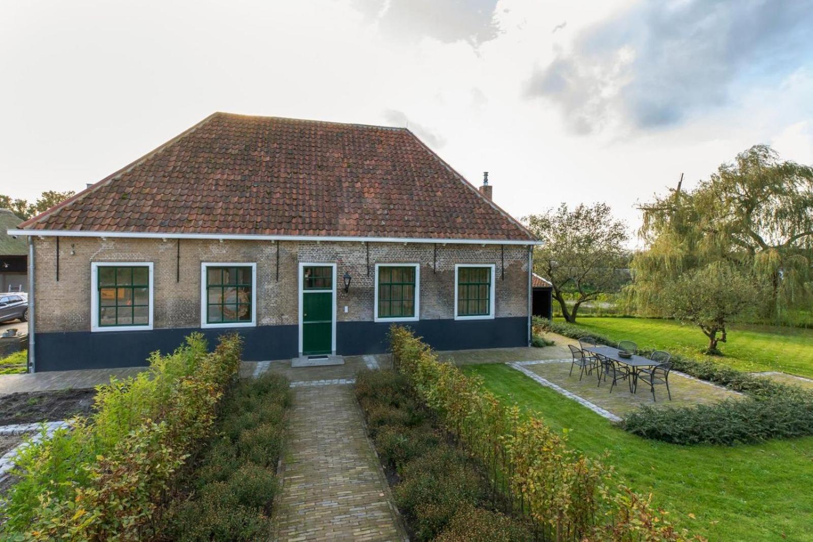 Vakantiehuis 'Boerderij Molenhof' - Stationsweg 5 | Heinkenszand Exterior photo